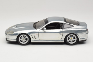Ferrari 550 Maranello Chrome Silver Hot Wheels 1:18 25740 Kovina – slika 4 od 8