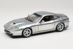 Ferrari 550 Maranello Chrome Silver Hot Wheels 1:18 25740 Kovina