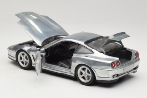 Ferrari 550 Maranello Chrome Silver Hot Wheels 1:18 25740 Kovina – slika 5 od 8