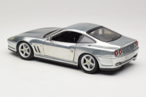 Ferrari 550 Maranello Chrome Silver Hot Wheels 1:18 25740 Kovina – slika 7 od 8
