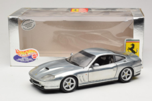 Ferrari 550 Maranello Chrome Silver Hot Wheels 1:18 25740 Kovina – slika 8 od 8