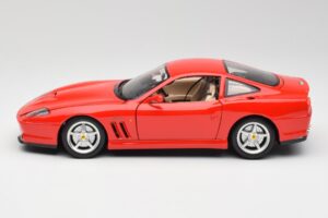 Ferrari 550 Maranello Rdeč Bburago 1:18 3064 Kovina – slika 4 od 8