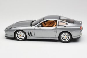 Ferrari 550 Maranello Srebrna Bburago 1:18 3344 Kovina – slika 4 od 8