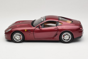 Ferrari 599 GTB Fiorano Temno Rdeč Hot Wheels 1:18 M1200 Kovina – slika 4 od 8