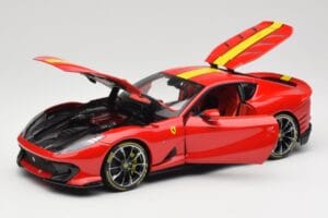 Ferrari 812 Competizione Rosso Corsa Z Rumenimi Črtami Bburago 1:18 18-16915 Kovina – slika 2 od 8