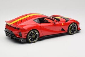 Ferrari 812 Competizione Rosso Corsa Z Rumenimi Črtami Bburago 1:18 18-16915 Kovina – slika 3 od 8