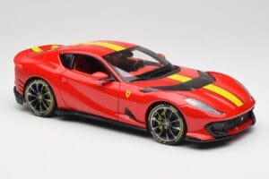 Ferrari 812 Competizione Rosso Corsa Z Rumenimi Črtami Bburago 1:18 18-16915 Kovina – slika 6 od 8