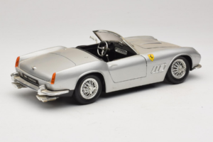 Ferrari California Kabriolet Srebrn Tonka 1:18 01109-S1 Kovina – slika 3 od 8