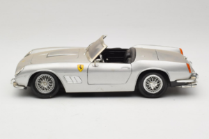 Ferrari California Kabriolet Srebrn Tonka 1:18 01109-S1 Kovina – slika 4 od 8
