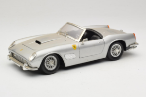 Ferrari California Kabriolet Srebrn Tonka 1:18 01109-S1 Kovina