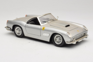 Ferrari California Kabriolet Srebrn Tonka 1:18 01109-S1 Kovina – slika 6 od 8