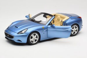 Ferrari California Svetlo Modra Hot Wheels 1:18 N2043 Kovina – slika 2 od 8