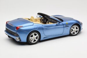 Ferrari California Svetlo Modra Hot Wheels 1:18 N2043 Kovina – slika 3 od 8
