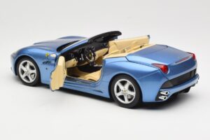 Ferrari California Svetlo Modra Hot Wheels 1:18 N2043 Kovina – slika 5 od 8