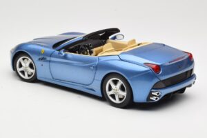 Ferrari California Svetlo Modra Hot Wheels 1:18 N2043 Kovina – slika 7 od 8