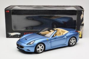 Ferrari California Svetlo Modra Hot Wheels 1:18 N2043 Kovina – slika 8 od 8