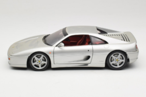 Ferrari F355 Berlinetta Srebrna UT Models 1:18 180074020-S1 Kovina – slika 4 od 8