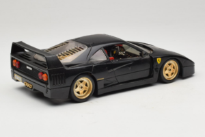 Ferrari F40 Črn z Zlatimi Kolesi Bburago 1:18 3032-B2 Kovina – slika 3 od 8