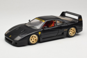 Ferrari F40 Črn z Zlatimi Kolesi Bburago 1:18 3032-B2 Kovina