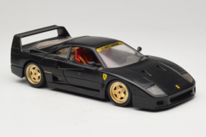 Ferrari F40 Črn z Zlatimi Kolesi Bburago 1:18 3032-B2 Kovina – slika 6 od 8