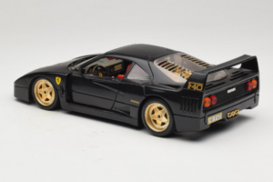 Ferrari F40 Črn z Zlatimi Kolesi Bburago 1:18 3032-B2 Kovina – slika 7 od 8