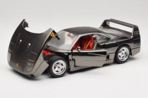 Ferrari F40 Chrome Black Bburago 1:18 3401-B1 Kovina – slika 2 od 8