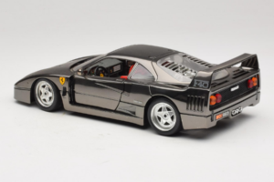 Ferrari F40 Chrome Black Bburago 1:18 3401-B1 Kovina – slika 7 od 8