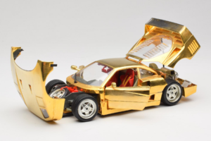 Ferrari F40 Chrome Gold Limited Edition 250 pcs Bburago 1:18 3332-G1 Kovina – slika 2 od 8