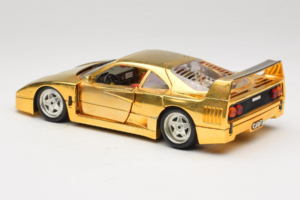 Ferrari F40 Chrome Gold Limited Edition 250 pcs Bburago 1:18 3332-G1 Kovina – slika 7 od 8