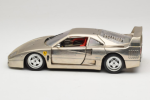 Ferrari F40 Dark Chrome Silver Kroymans Omejena Izdaja Bburago 1:18 3032-C2 Kovina – slika 4 od 8