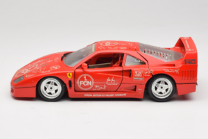 Ferrari F40 Evoluzione FC Nürnberg Special Edition Rdeč Bburago 1:18 3042-FCN Kovina – slika 4 od 8