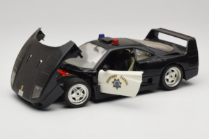 Ferrari F40 Highway Patrol Črn Bel Bburago 1:18 3022-H1 Kovina – slika 2 od 8