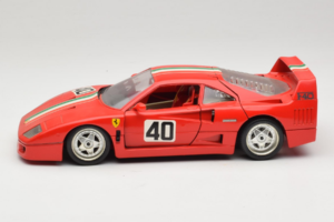 Ferrari F40 #40 Rdeč z Italijansko Zastavo Bburago 1:18 3032-P1 Kovina – slika 4 od 8