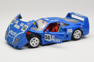 Ferrari F40 Pilot #56 Moder Bburago 1:18 3332-BL1 Kovina – slika 2 od 8