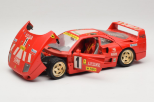 Ferrari F40 Pirelli Agip #1 Ferrari Club Italia Rdeč Bburago 1:18 3032-P2 Kovina – slika 2 od 8