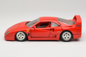 Ferrari F40 Rdeč Diamond Edition Bburago 1:18 3022-P1 Kovina – slika 4 od 8