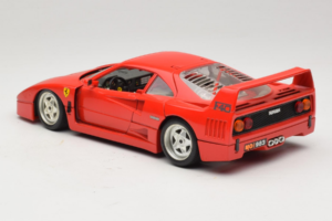 Ferrari F40 Rdeč Diamond Edition Bburago 1:18 3022-P1 Kovina – slika 7 od 8