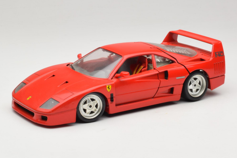 Ferrari F40 Rdeč Diamond Edition Bburago 1:18 3022-P1 Kovina
