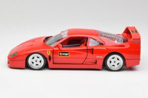 Ferrari F40 Rdeč Bburago 1:18 3332 Kovina – slika 4 od 8