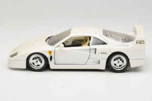 Ferrari F40 Bel Bburago 1:18 3332-W4 Kovina – slika 4 od 8