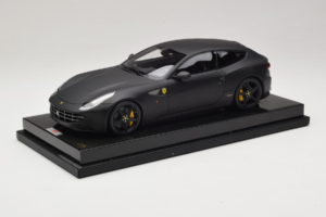 Ferrari FF Matte Black MR Collection 1:18 FERR04CAL Smola – slika 2 od 7