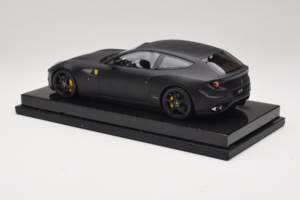 Ferrari FF Matte Black MR Collection 1:18 FERR04CAL Smola – slika 5 od 7