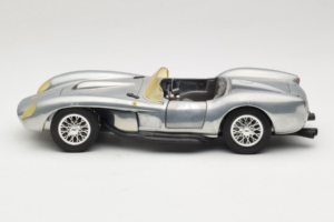 Ferrari Testa Rossa Chrome Silver Hot Wheels 1:18 25737 Kovina – slika 4 od 8