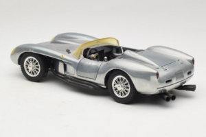 Ferrari Testa Rossa Chrome Silver Hot Wheels 1:18 25737 Kovina – slika 7 od 8