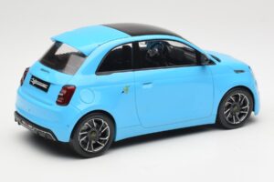 Abarth 500e Modra IXO 1:18 MCG18499 Kovina – slika 2 od 6
