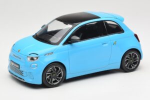 Abarth 500e Modra IXO 1:18 MCG18499 Kovina