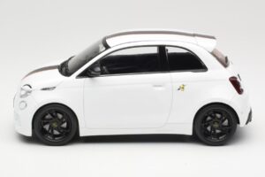 Abarth 500e Bela IXO 1:18 MCG18497 Kovina – slika 3 od 6