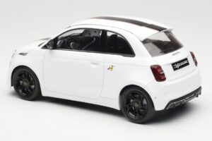 Abarth 500e Bela IXO 1:18 MCG18497 Kovina – slika 5 od 6