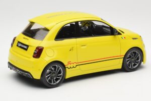 Abarth 500e Rumena IXO 1:18 MCG18498 Kovina – slika 2 od 6