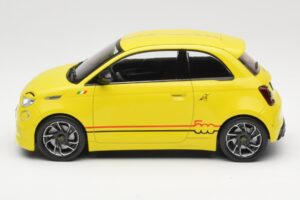 Abarth 500e Rumena IXO 1:18 MCG18498 Kovina – slika 3 od 6